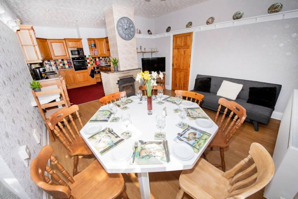 The Bungalow At Seaway'S, Sleeps 11 + Villa Driffield Eksteriør billede